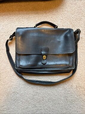 Vintage Black Leather Metropolitan Bag with Turn-Lock Closure